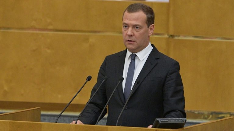 Medveděv se opět pustil do západních politiků. Došlo na slova „o dozorcích ve vepřínu“ 1 dmirij medvedev