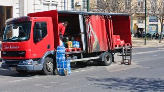 Řidičům nově hrozí pokuty za to, že vozí nadbytečné věci. Nejde o vtip, sankce dosahují statisíců korun