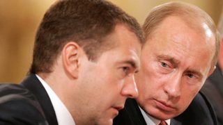 Bývalý ruský prezident se pustil do další země. „Jste sluhové Washingtonu,“ vzkázal