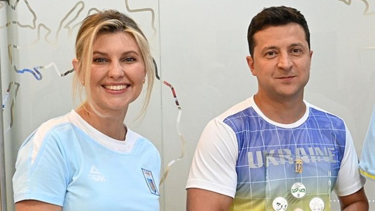 Válečná oslava: Zelenskyj slaví narozeniny. Od manželky dostal dojemné přání 1 olena zelenska s manzelem
