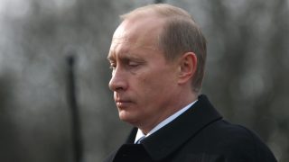 Putin ve vaku na mrtvoly na budově českého ministerstva: Policie celý případ předala dál
