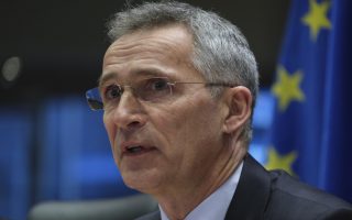 Šéf NATO: Západ musí kvůli Ukrajině výrazně navýšit kapacitu výroby zbraní