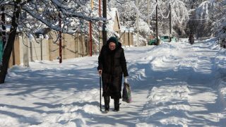 Zima je zpět. Česko zasype sníh, meteorologové vydávají výstrahy