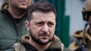 Zelenskyj dlouho nevěřil, že Putin nevnímá Ukrajinu jako „skutečnou zemi.“ Že nastane válka si uvědomil až po rozhovoru s šéfem CIA