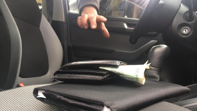 Zloději aut mají nové triky. Škody jdou do milionů korun 1 auto kradez