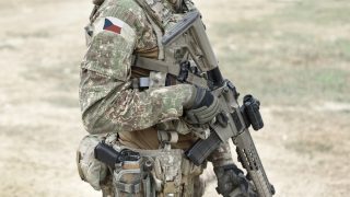 Spojené státy budou Česku kompenzovat vojenskou pomoc Ukrajině