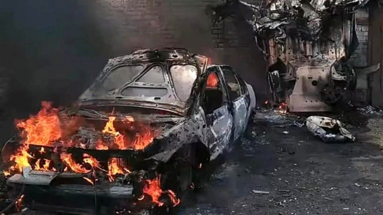 Exprezident Ruska: Ukrajina bude hořet. „Použijeme jakékoliv druhy zbraní,“ řekl 1 horici auto na ukrajine