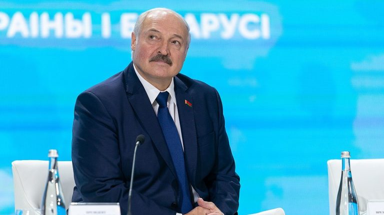 Nevyzpytatelný Lukašenko: Do války se prý nezapojí, jeho činy ale mluví o něčem jiném 1 lukasenko