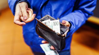 Češi nemají z čeho spořit. Čtvrtina domácností nemá našetřeno ani na dva měsíce dopředu