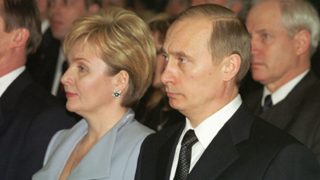 Putinova exmanželka se bojí sankcí. Zbavuje se luxusního majetku za miliony korun