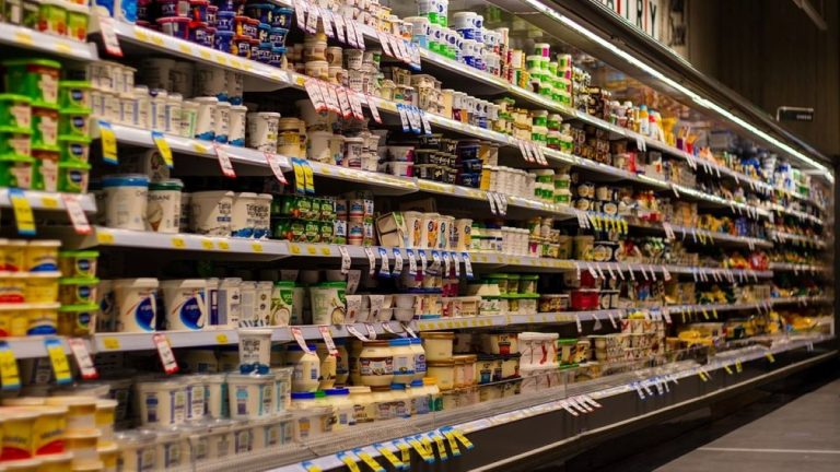 Peněženky Čechů trpí dál. Ceny potravin rostou až o desítky procent 1 supermarket