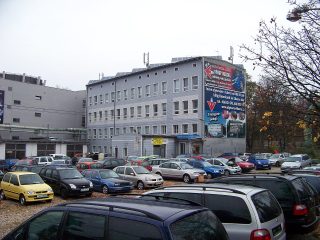 Chtěli si výhodně koupit auto, skrytá kamera a historie auta ale odhalily, že jim prodejce věšel bulíky na nos
