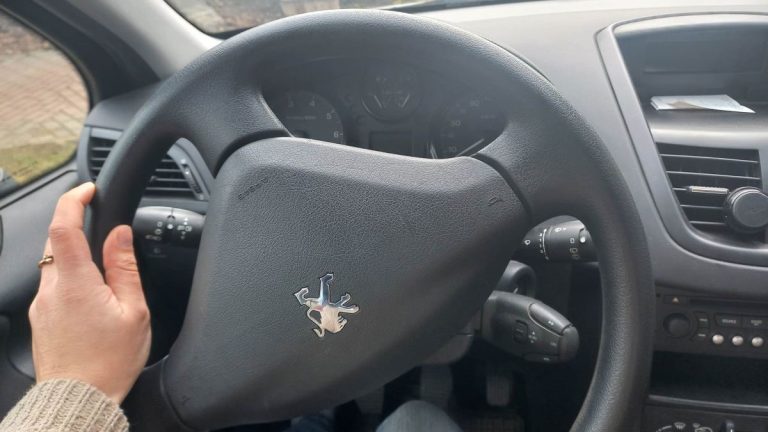 Konec důchodců za volantem: Nařízení EU mluví jasně. Ti, kteří nesplní přísné zkoušky odevzdají na místě řidičák 1 auto ridic rizeni volant