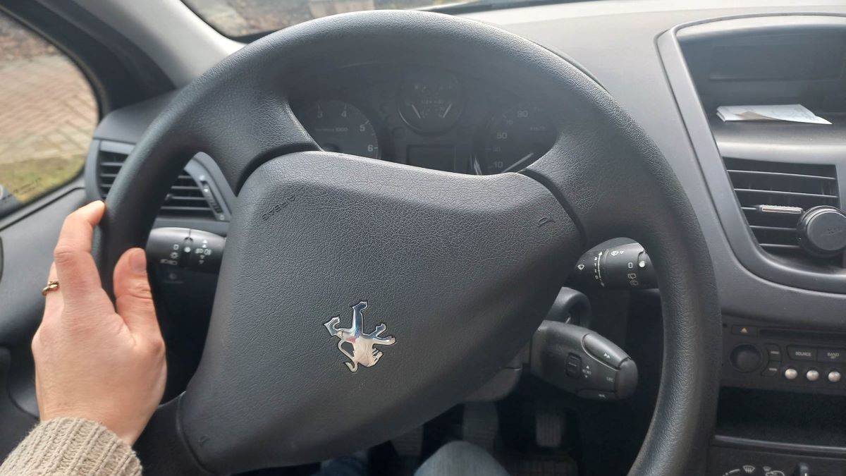 Za volant už v 17 letech? Česká vláda chce zavést řidičák na zkoušku