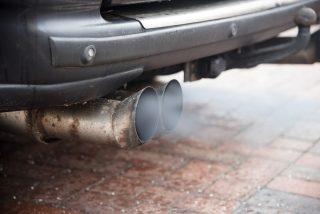 Drahá elektřina, drahé elektromobily: Evropané se začínají bouřit proti konci spalovacích motorů. Rozhodnutí EU podle nich nedává smysl