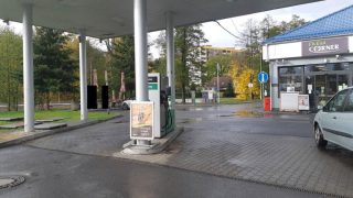 Zaplatí stejné peníze, ale natankují více nafty či benzínu. Řidiči přišli na legální trik u čerpacích stanic