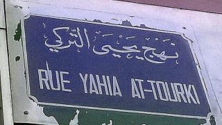 Hned za českými hranicemi se objevily cedule s arabskými nápisy. Prý kvůli solidaritě