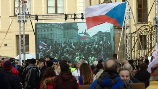 Lidé mají Fialovy vlády plné zuby. Průzkumy a demonstrace to jenom potvrzují