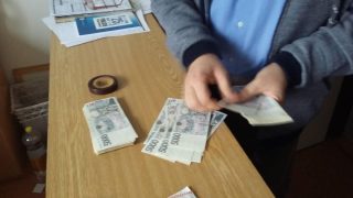 Těšili se na dovolenou, místo toho přišli o statisíce korun. Na Čechy číhá zájezdová podvodnice