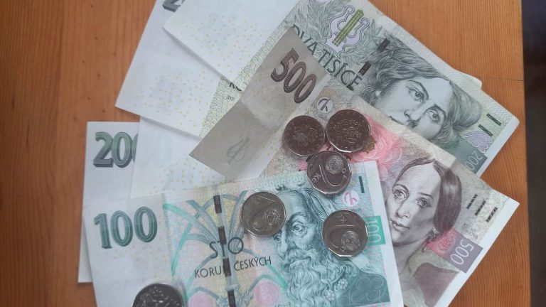 Kdo nakoupí v jednom z těchto obchodů, přijde o všechny své peníze. Je to vážné. Nachytala se už řada Čechů 1 penize bankovky