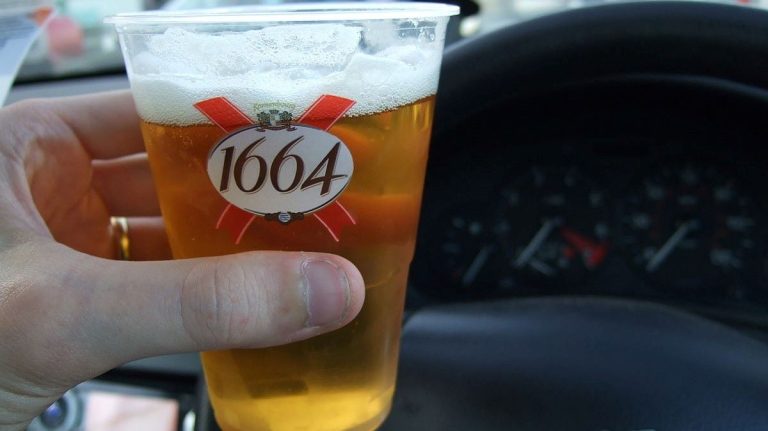 Umělá inteligence v rukou policie nemá slitování: Odhalí všechny řidiče pod vlivem 1 pivo alkohol za volantem auto