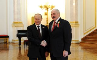 Putin dělá z Běloruska evropskou Severní Koreu, myslí si experti