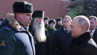 Osamělý Putin: Spojenci už mu nevěří a mají z něho strach