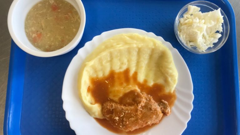 skolni jidelna svornost