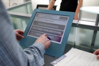 Někteří lidé od státu nedostanou finanční podporu v nezaměstnanosti. Jedná se například o ty, kteří dostali výpověď