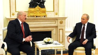 Bělorusové už mají Putina plné zuby. Partyzáni zaútočili na ruské letadlo, Lukašenko teď incident žehlí