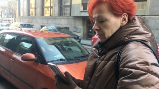 Jedna skupina Čechů může ušetřit tisíce Kč na účtech za telefon a internet. Máte na novou slevu nárok i vy?
