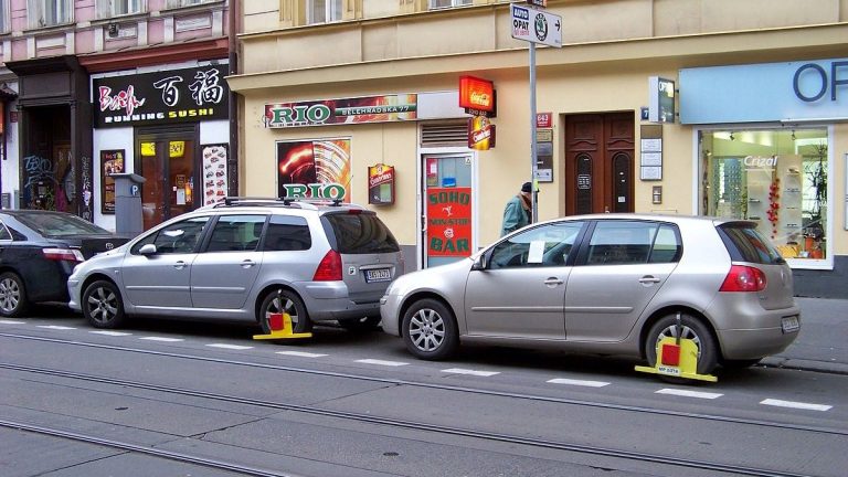 auta auto boticka parkovani