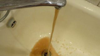 Velkým českým městem se šířila smrtelná choroba přes vodovodní potrubí