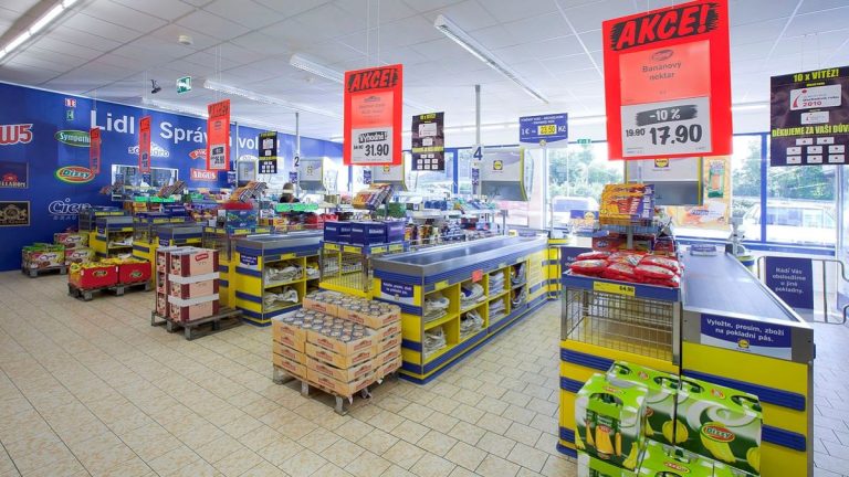 Lidl rozjel obří slevy na zboží, které si kupuje čas od času každý. Lidé se už hrnou do obchodů 1 obchod lidl potraviny kasa pokladna