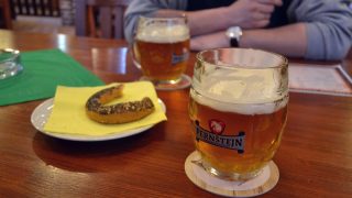 Pivo za 150 korun? Fialova vláda přišla s nápadem, který Čechy zruinuje