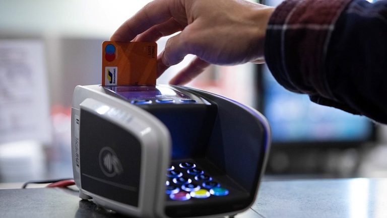 Platba kartou až od určité částky. Pokud zákazník bude pod limitem, nemůže nakoupit 1 platba kartou bezhotovostni terminal
