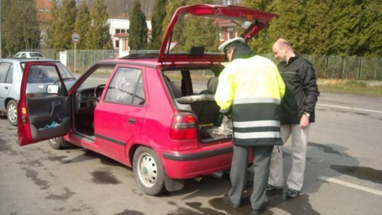 povinna vybava policie