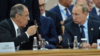 Putinova pravá ruka Lavrov letí do USA. Tématem číslo jedna bude Ukrajina