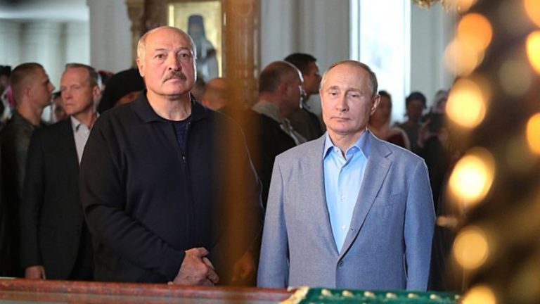 Putin se bude brzy zpovídat: Celý svět se proti šéfovi Kremlu otočil zády, včetně Lukašenka 1 putin lukasenko zamraceni