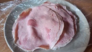Deka šunky za 7 korun? Když lidé ví, kde nakupovat, mohou stále sehnat levné potraviny