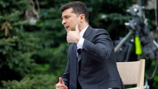 Zelenského pohádkový majetek: Ukrajinský prezident si od začátku války přišel na víc než miliardu korun