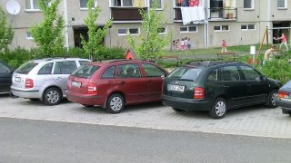 Vlastnit auto už bude jenom výsada milionářů: 90 % Čechů začně jezdit autobusem, nebudou mít na výběr