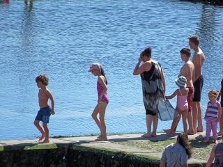 Do Česka míří letní teploty: Meteorologové však varují před bouřkami a přízemními mrazíky