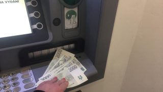 Přehled bank, které teď dávají peníze gratis. Jde o tisíce korun do kapsy, jen tak
