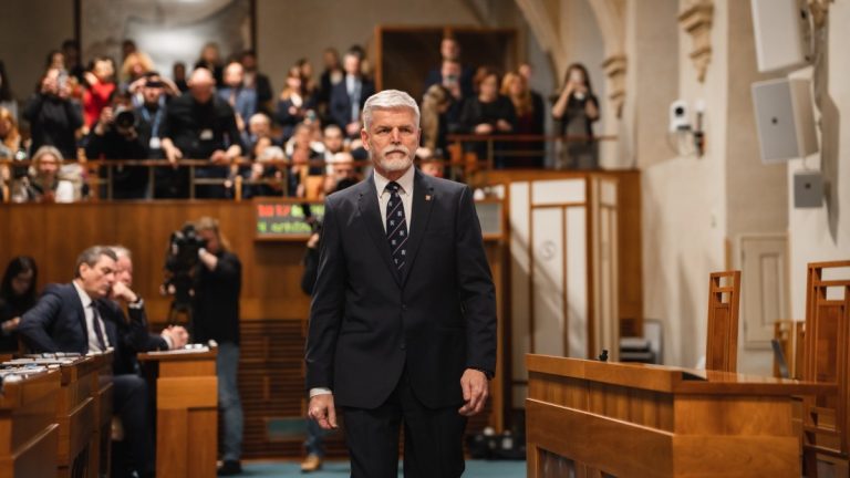 petr pavel senat oblek