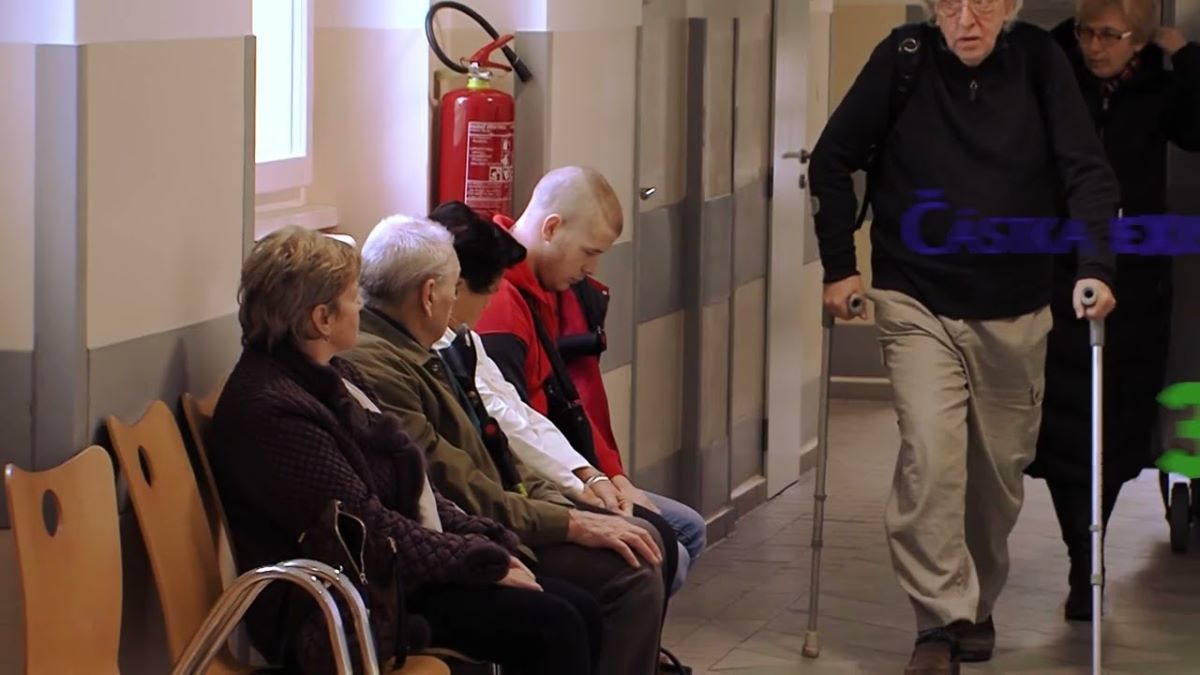 Senioři dělají zásadní chybu, kvůli které přicházejí o peníze. Přitom si mohou snadno přilepšit o několik tisíc korun