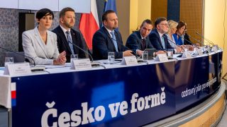 Vláda představila konsolidační balíček. Nejvíc zaplatí dnešní třicátníci a čtyřicátníci