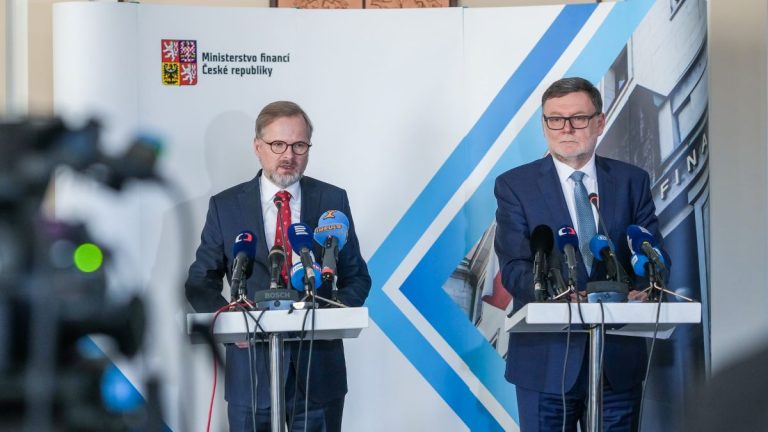 Konsolidační balíček se majitelům velkých firem nelíbí. Poukazují i na špatnou komunikaci vlády 1 vlada petr fiala zbynek stanjura