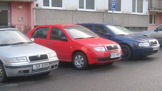 Nová daň na ojetá auta: Řidiči, kteří vlastní starší auta si za jízdu připlatí nemalé částky. Výjimky nebudou