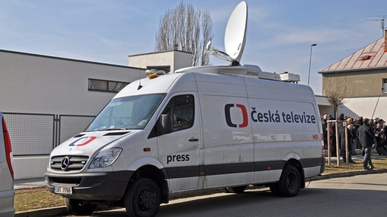ČT1 potěšila své diváky. Na televizní obrazovky vrací oblíbený a všemi milovaný kriminální seriál 1 ceska televize auto
